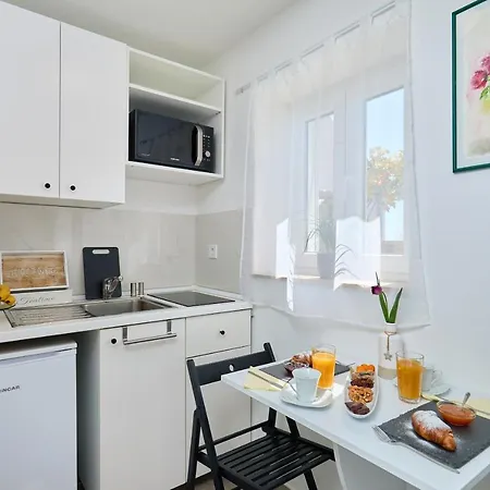Argosy Near Old Town With Sea View And Free Parking