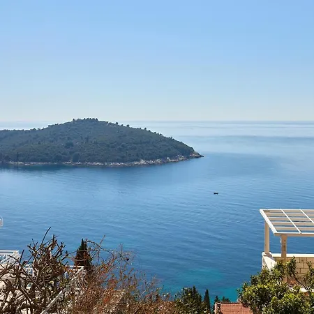 Apartment Argosy Near Old Town With Sea View And Free Parking