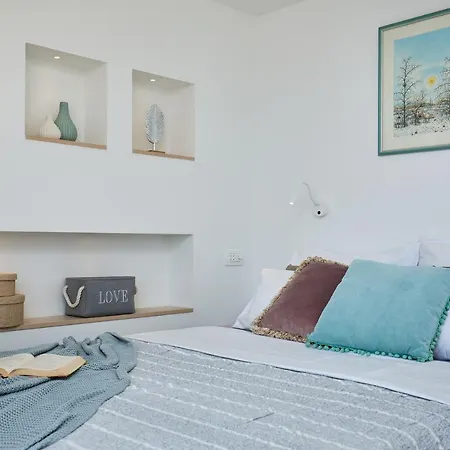 Apartment Argosy Near Old Town With Sea View And Free Parking *
